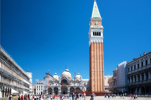 Comfortable-hotel-within-easy-reach-of-venice-itinerary
